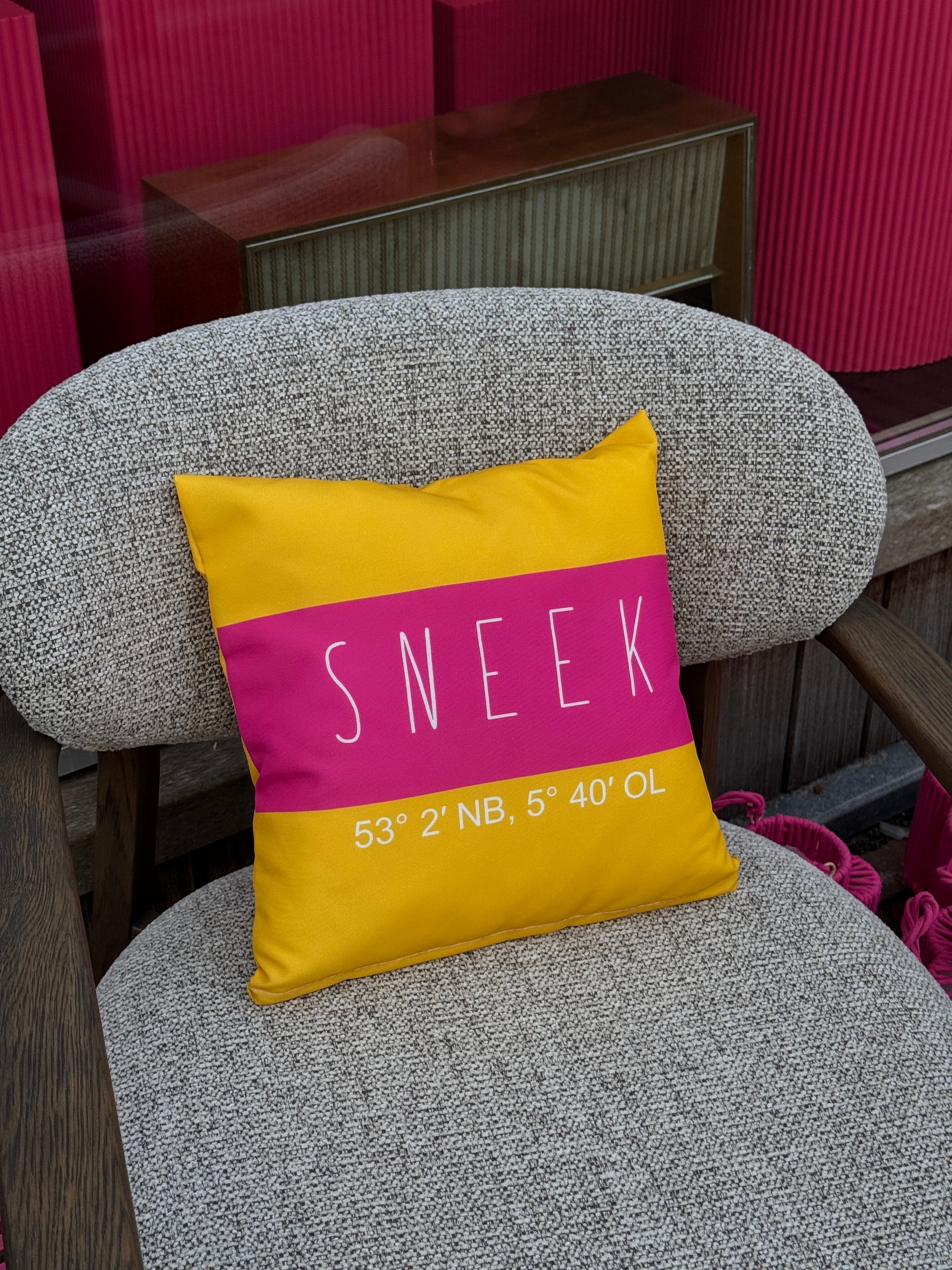Buitenkussen vierkant Sneek geel/roze