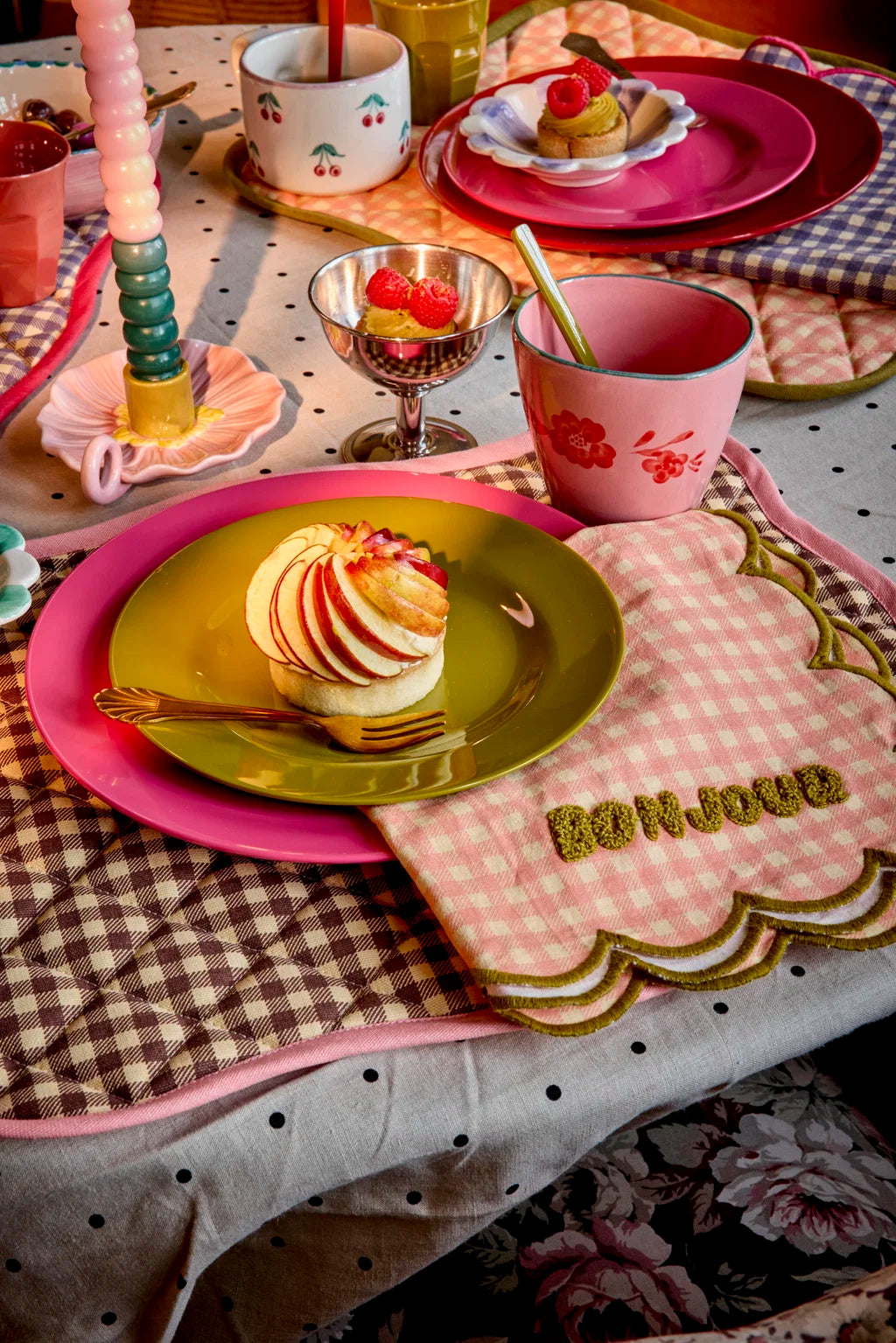 Quilted Placemat in Checks - Backside and Scallop Egde in Pretty Pink