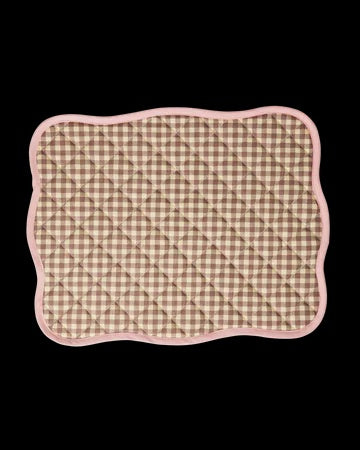 Quilted Placemat in Checks - Backside and Scallop Egde in Pretty Pink