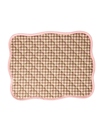 Quilted Placemat in Checks - Backside and Scallop Egde in Pretty Pink