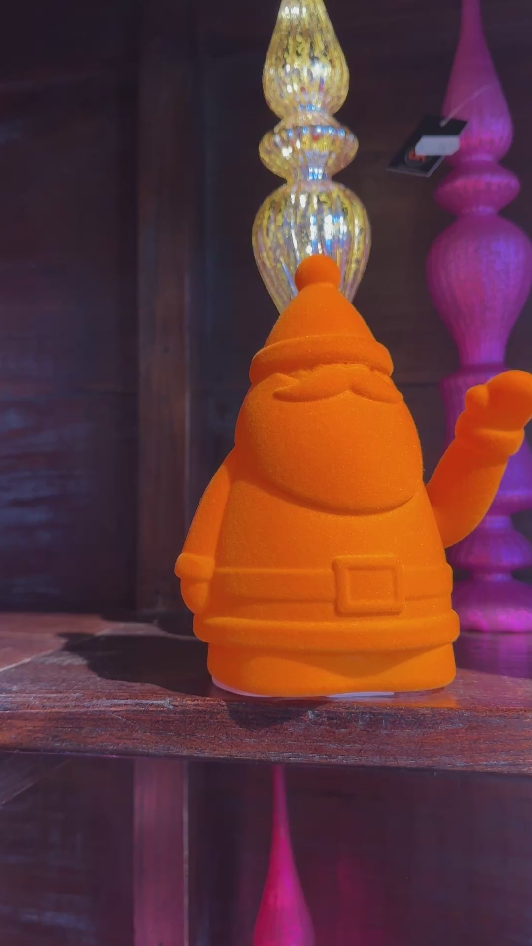 Zwaaiend kerstman geluksornament oranje