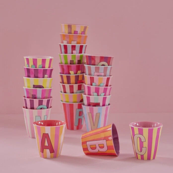 Rice alfabet beker gestreept roze